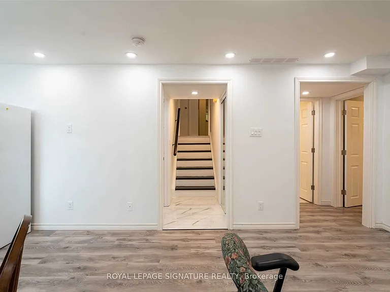 418 Waverly St N — Photo 2