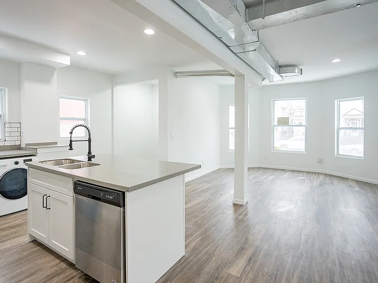 1426 Junction St #1 — Photo 3