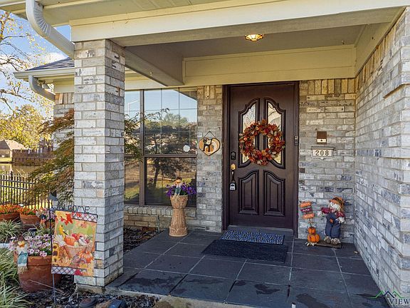 3rd image of 208 Millpond Dr