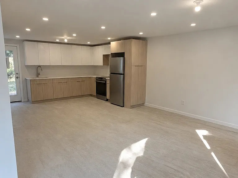 60 Schneider Ave — Photo 4