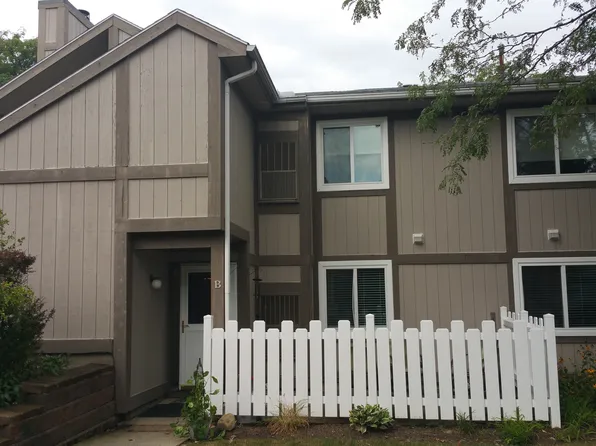 9036 Portage Pointe Dr, Streetsboro, OH 44241