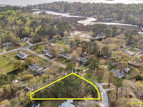 3rd image of 413 Stoneybrook Drive