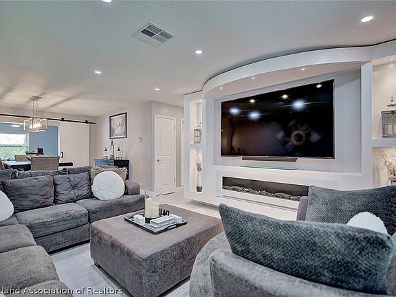 3rd image of 3517 Dolphin Dr