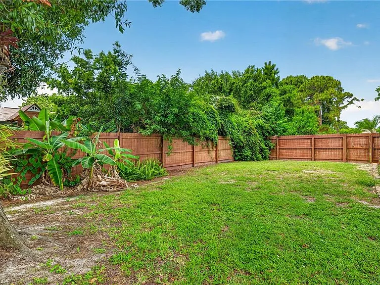 18185 Hilda Dr — Photo 21