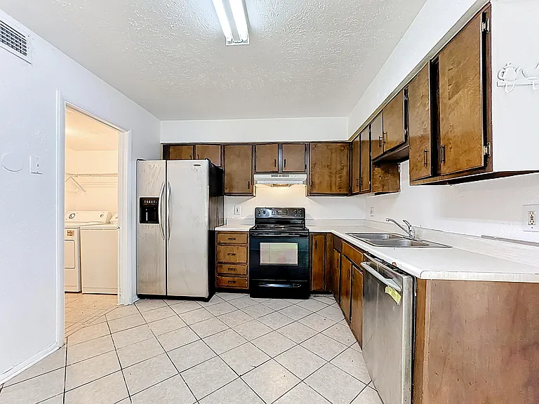 3944 Crayrich Cir #3944 — Photo 7