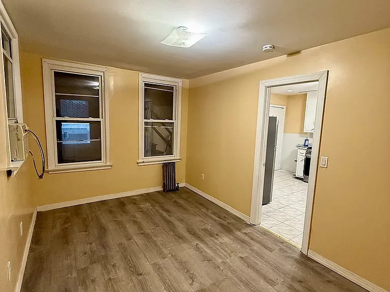 208 Sanford Ave — Photo 7