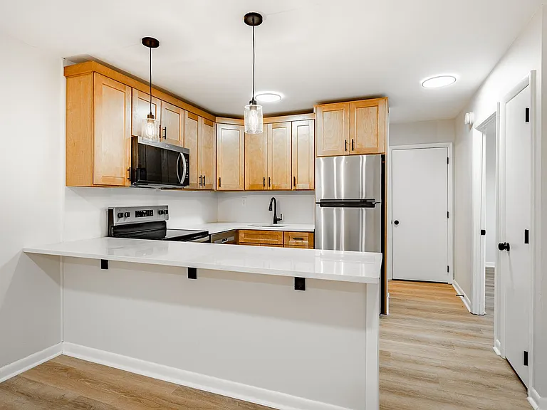 409 E Washington St #W-7 — Photo 4