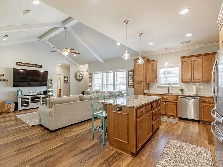 4051 Gramercy Dr — Photo 12