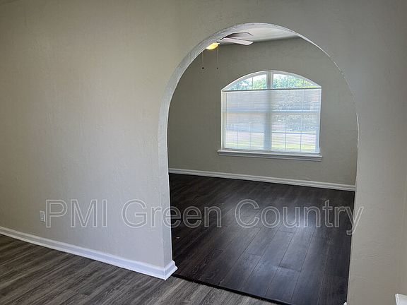 2nd image of 2432 E Pine St #A