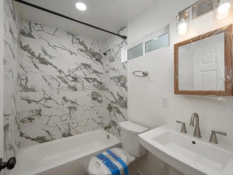 8778 Dallas St — Photo 10