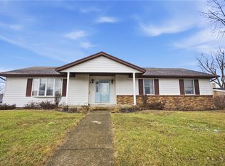 4 N Edwards St, Altamont, IL 62411