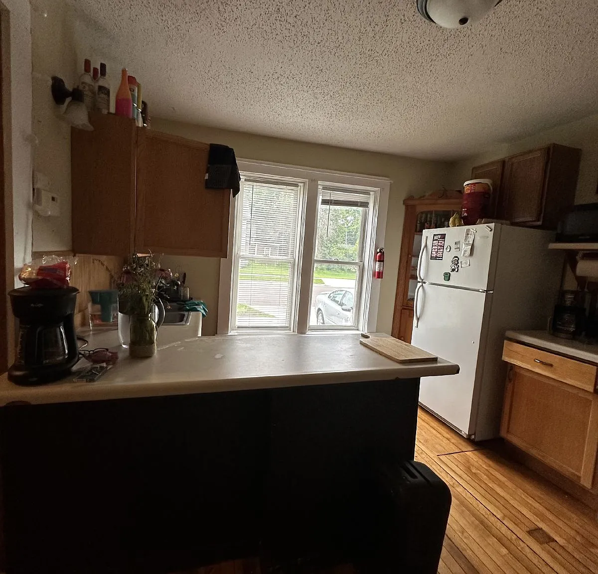 3 bed, 1.0 bath, 854 sqft, $470 — Photo 3