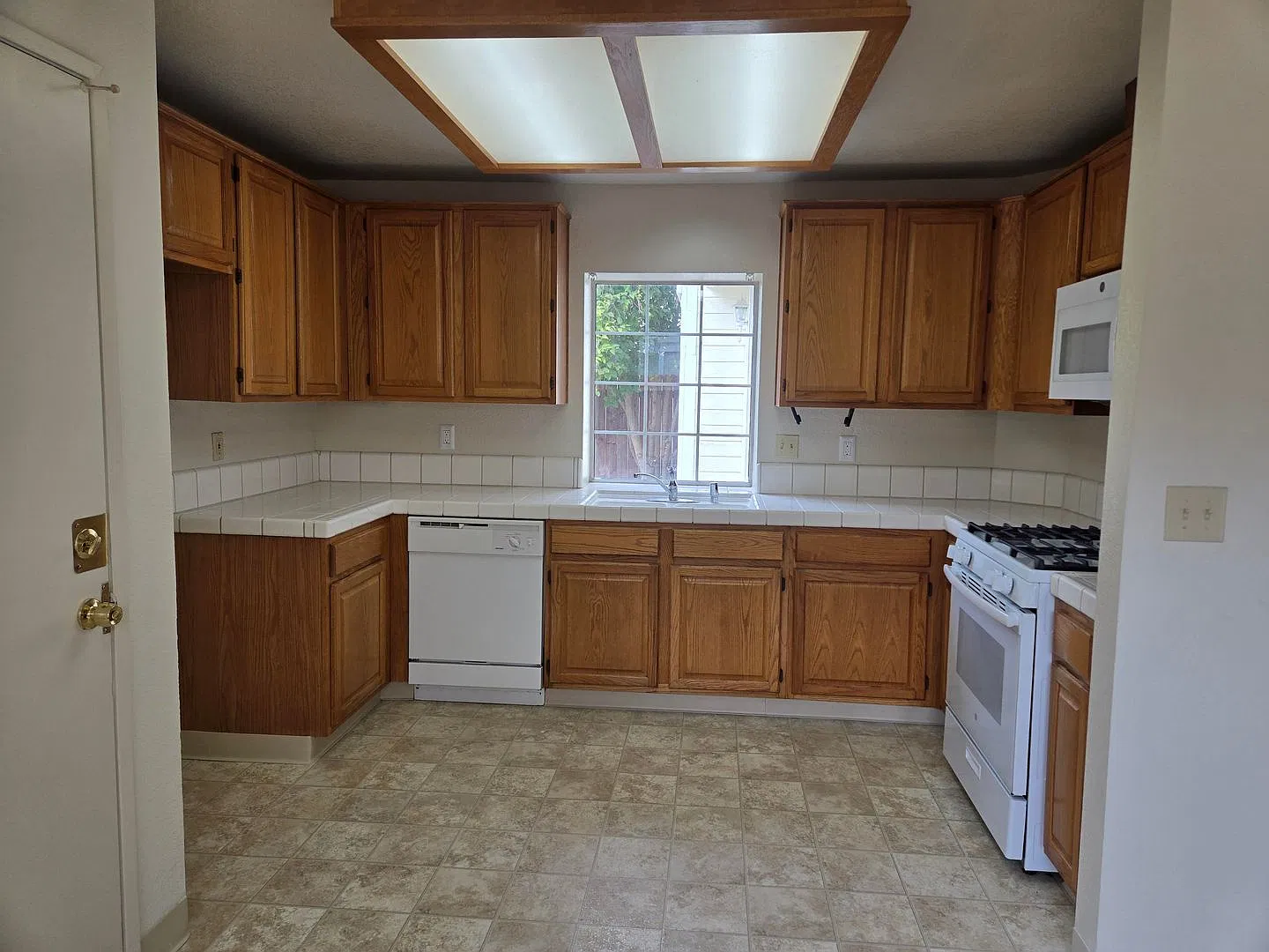 3 Bdrm, 2 Bath home in Antelope — Photo 3