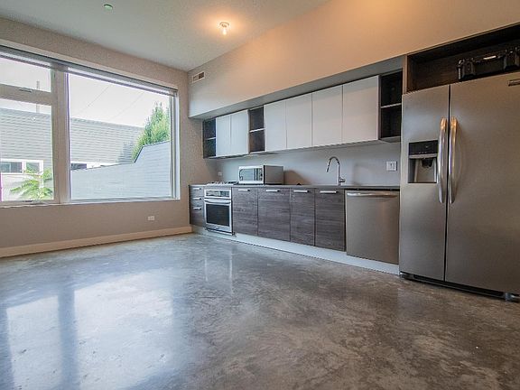 4th image of 2651 N Hamlin Ave
