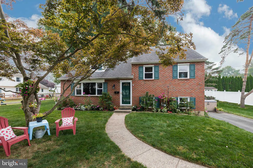 6 Blackthorne Ln photo 1