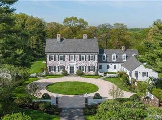 201 Sunset Rd, Oyster Bay, NY 11771