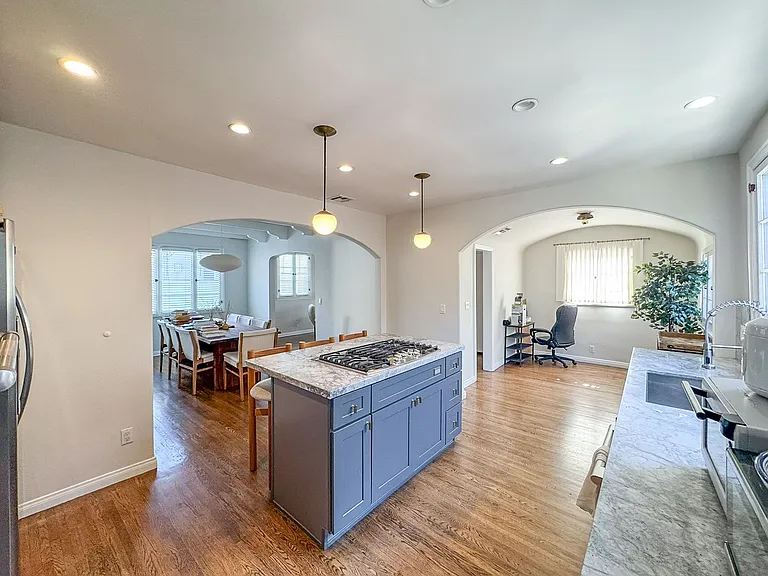 345 Westbourne Dr — Photo 8