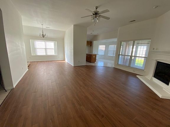 3rd image of 2719 Lake Country Dr