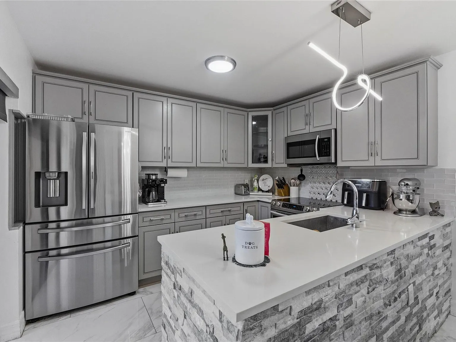 2 bed, 2.5 bath, 1236 sqft, $2,550 — Photo 2