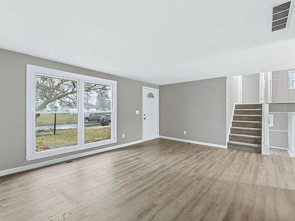 4th image of 348 W Tyland Blvd