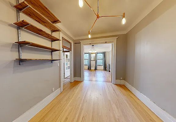 3rd image of 139 W 116th St APT 10