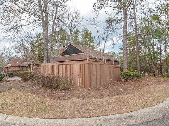 2nd image of 27 Bluff Pointe Way