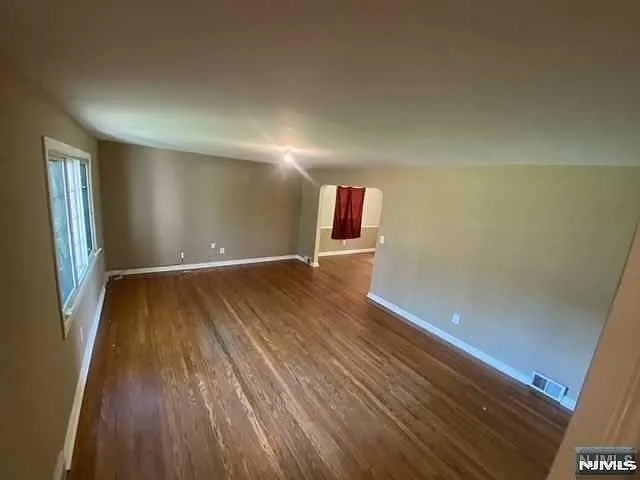 1398 River Rd — Photo 3