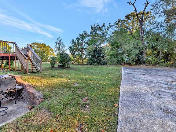 4th image of 51 Greenleaf Cir W