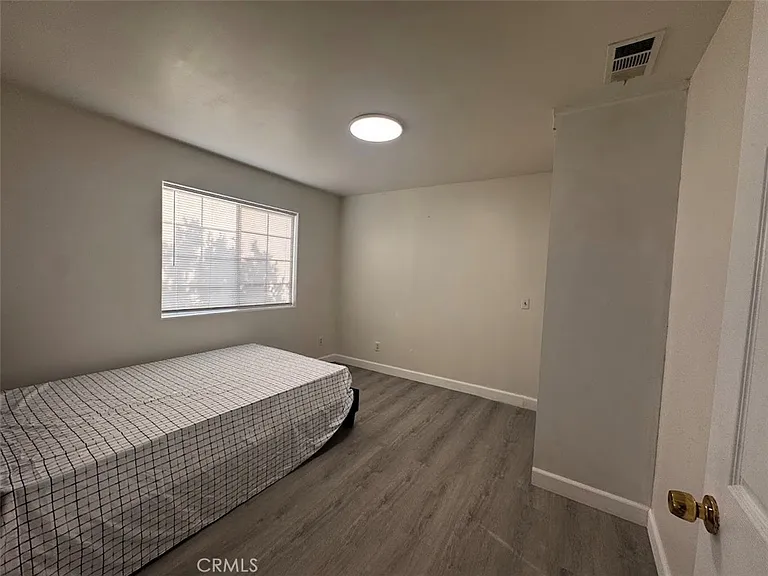 8262 Graves Ave — Photo 7