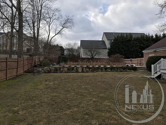 4th image of 65 Governor Bradford Dr