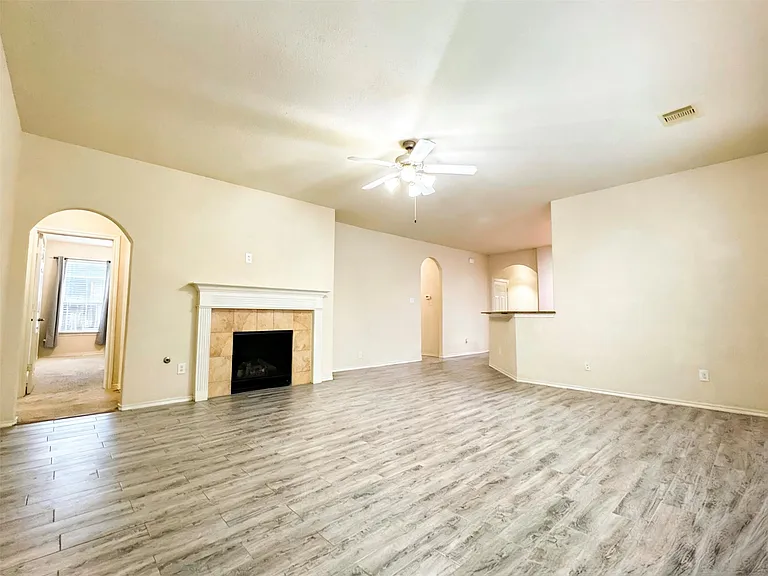 21344 Thurston Crossing Dr — Photo 6