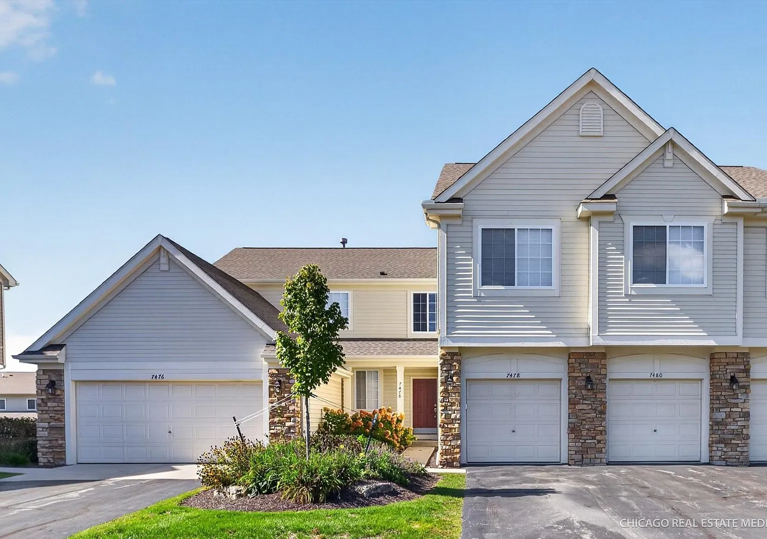 3 bed, 2.5 bath, 1872 sqft, $2,300 — Photo 3
