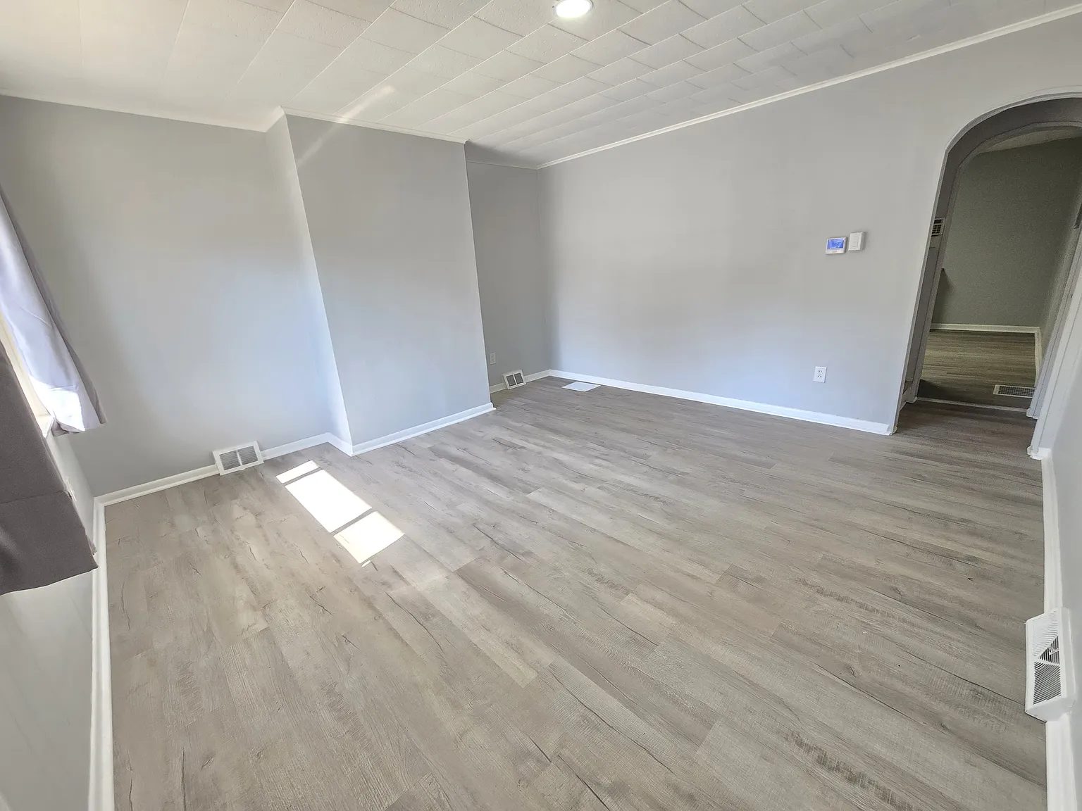 3 bed, 1.5 bath, 1122 sqft, $1,350 — Photo 4