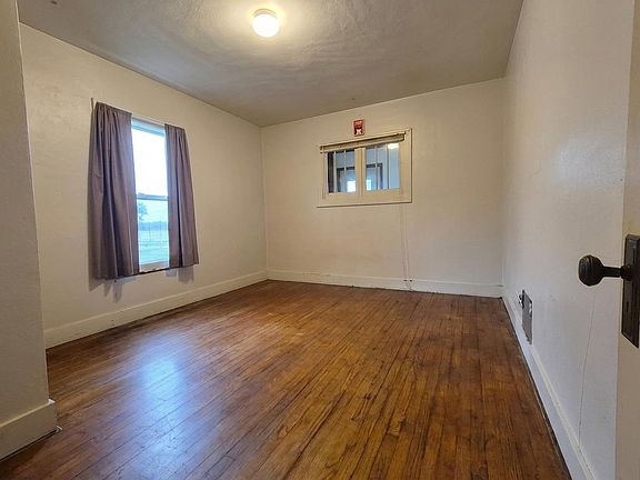4th image of 209 Elliott St