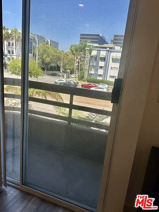 2 bed, 2.0 bath, 1100 sqft, $3,450 — Photo 4