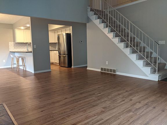 3rd image of 2877 Cranston Dr