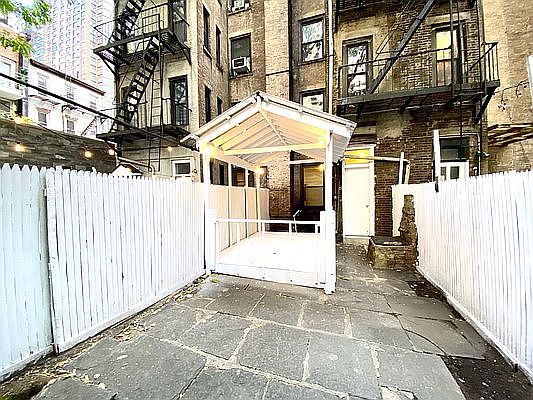 1st image of 245 E 39th St APT 1D