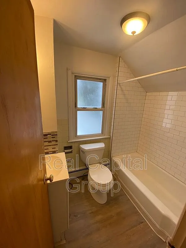 2 bed, 1.0 bath, $1,195 — Photo 3