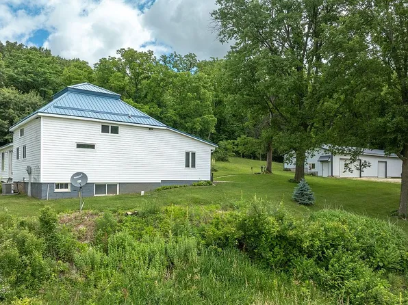 5041 Valley Farm Rd, Central City, IA 52214