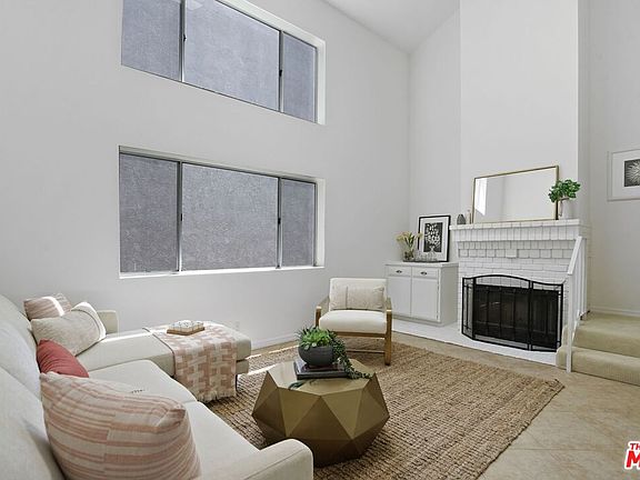 4th image of 3546 Clarington Ave APT B