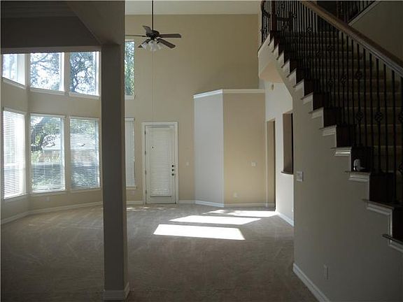 3rd image of 11608 Spicewood Pkwy Unit 30