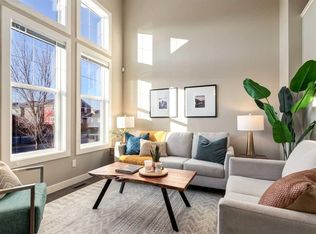 705 W Evanston Sq NW, Calgary, AB T3P 0G9