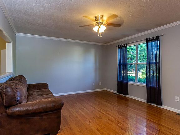 3rd image of 2835 Northview Dr