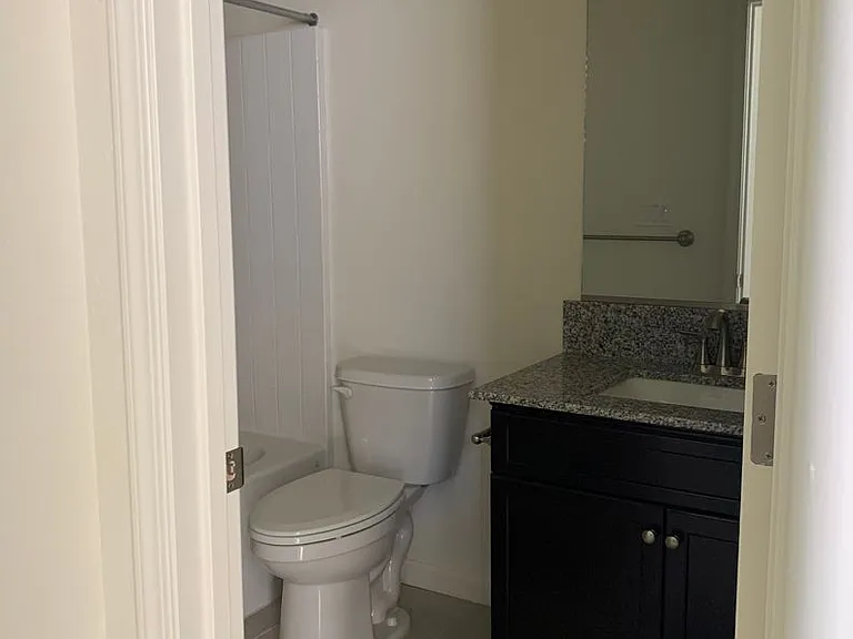 1353 W Kenny Thompson Ct — Photo 6