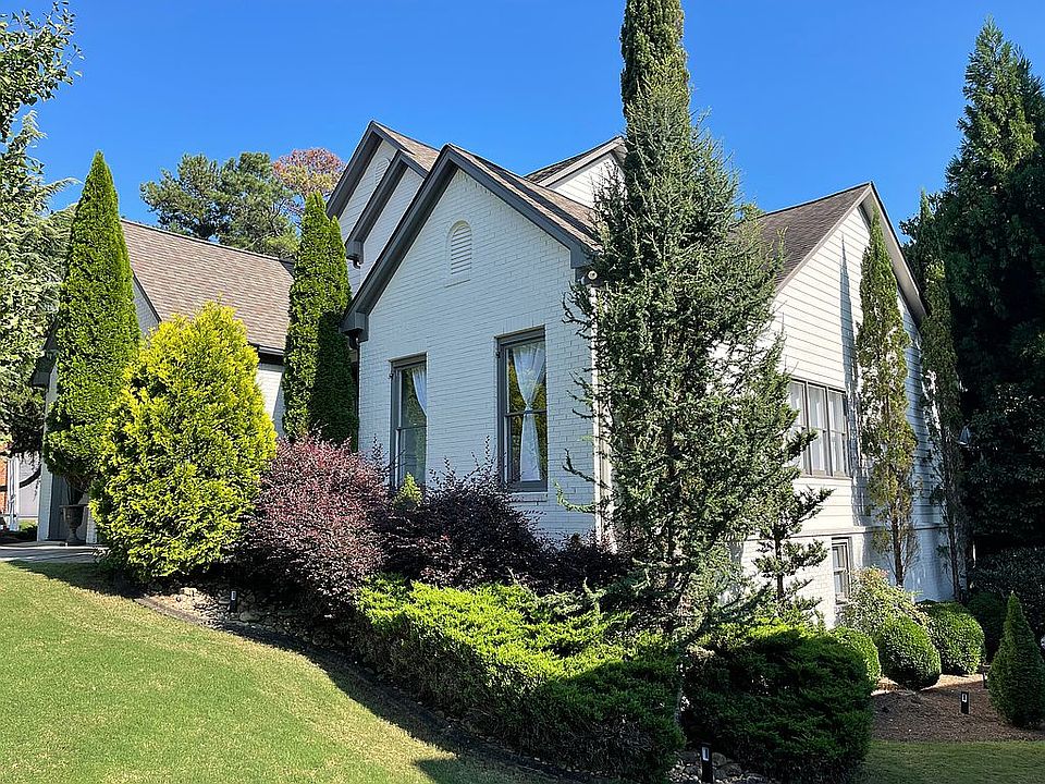 2nd image of 215 Mill Grove Way SW