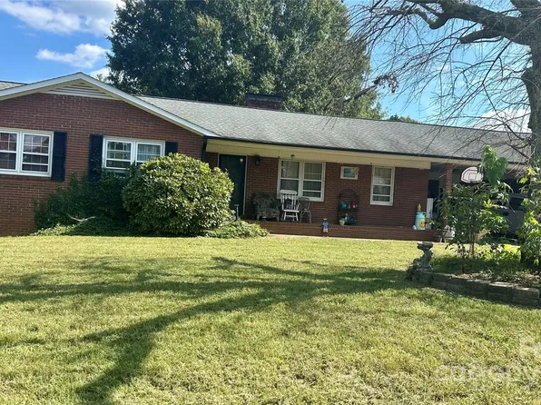 126 Oak Hill Ln, Statesville, NC 28625