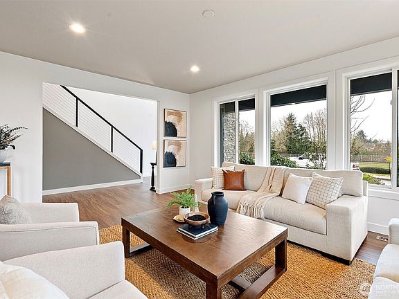 3rd image of 5334 N Commercial Street