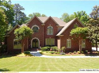 1585 Woodridge Pl, Vestavia Hills, AL 35216