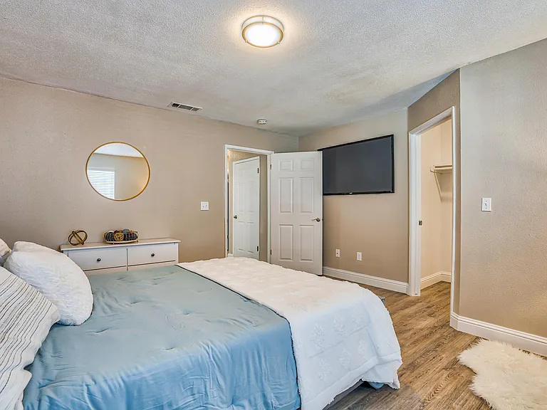 Ascent Townhome Apartments — Photo 12