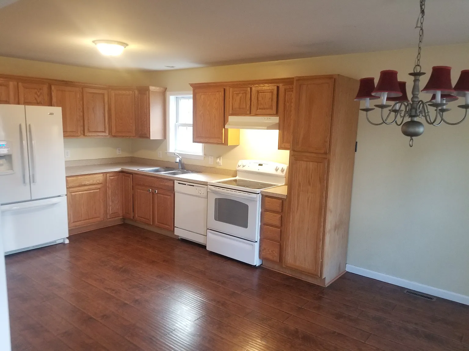 909 Chester Rd — Photo 3